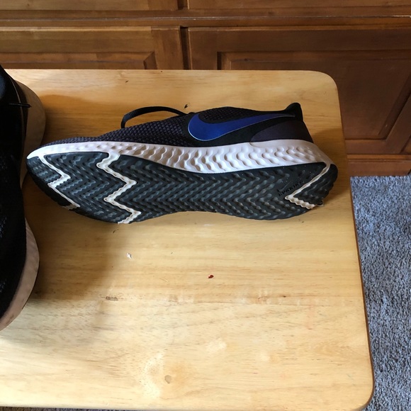 Nike Shoes Boys Nike Sneakers Size 8y Poshmark